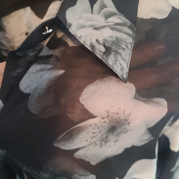 Calvin Klein Long Sheer Floral Blouse - Picture 3 of 4